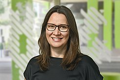 Ms  Claudia Kamphausen